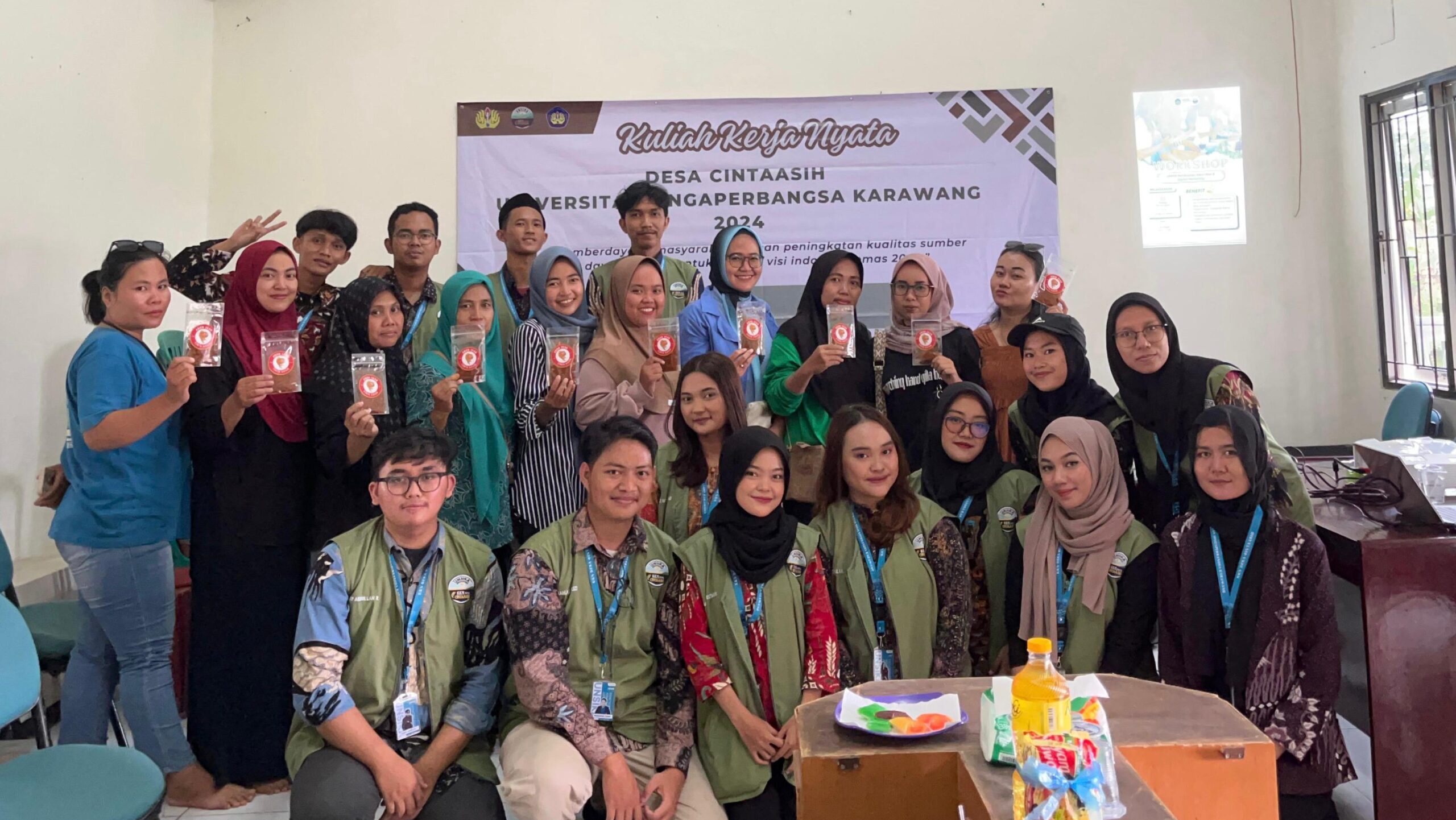 KKN Unsika Luncurkan Produksi Abon Ikan Mujair dan Digital Marketing untuk Dorong UMKM Desa Cintaasih