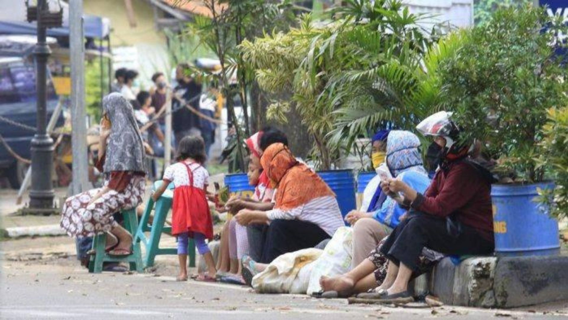 Angka Pengemis Yang Terus Melonjak di Kabupaten Karawang. Apa Yang Harus Dilakukan?