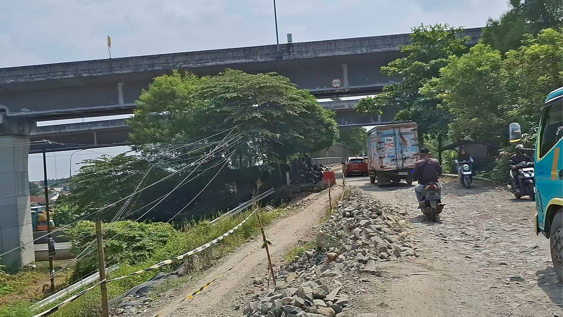 Jalan Karawang Rusak Melulu & Pilu Korban Kecelakaan
