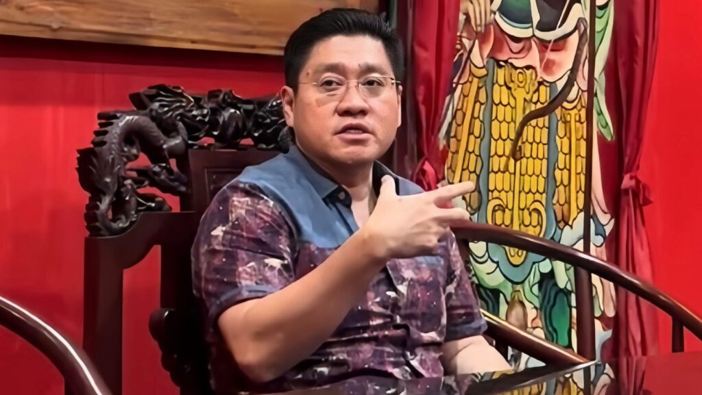 Herry, Ketua Umum Pengurus Klenteng Kwan Tee Koen ketika diwawancara pada 9 Mei 2025. (Sumber: Wartacana.com)