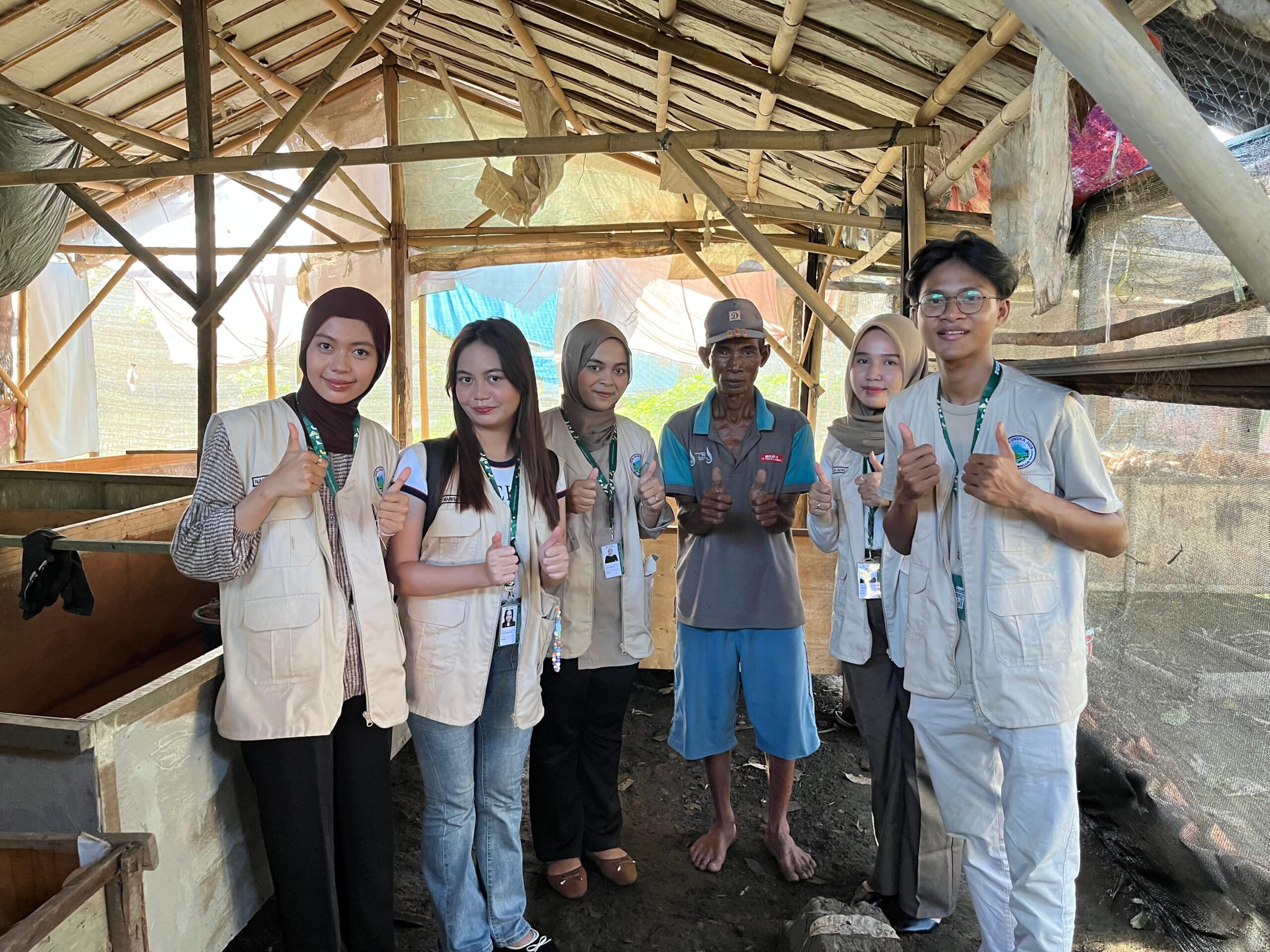Foto Kegiatan Sosialisasi Pasar Digital UMKM Jangkrik oleh Mahasiswa KKN Unsika di Desa Sumbersari, 01 Juli 2025.