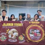 Penyerahan Banner kepada Teh Oty (doc.kknciptasari 02 Juli 2025)