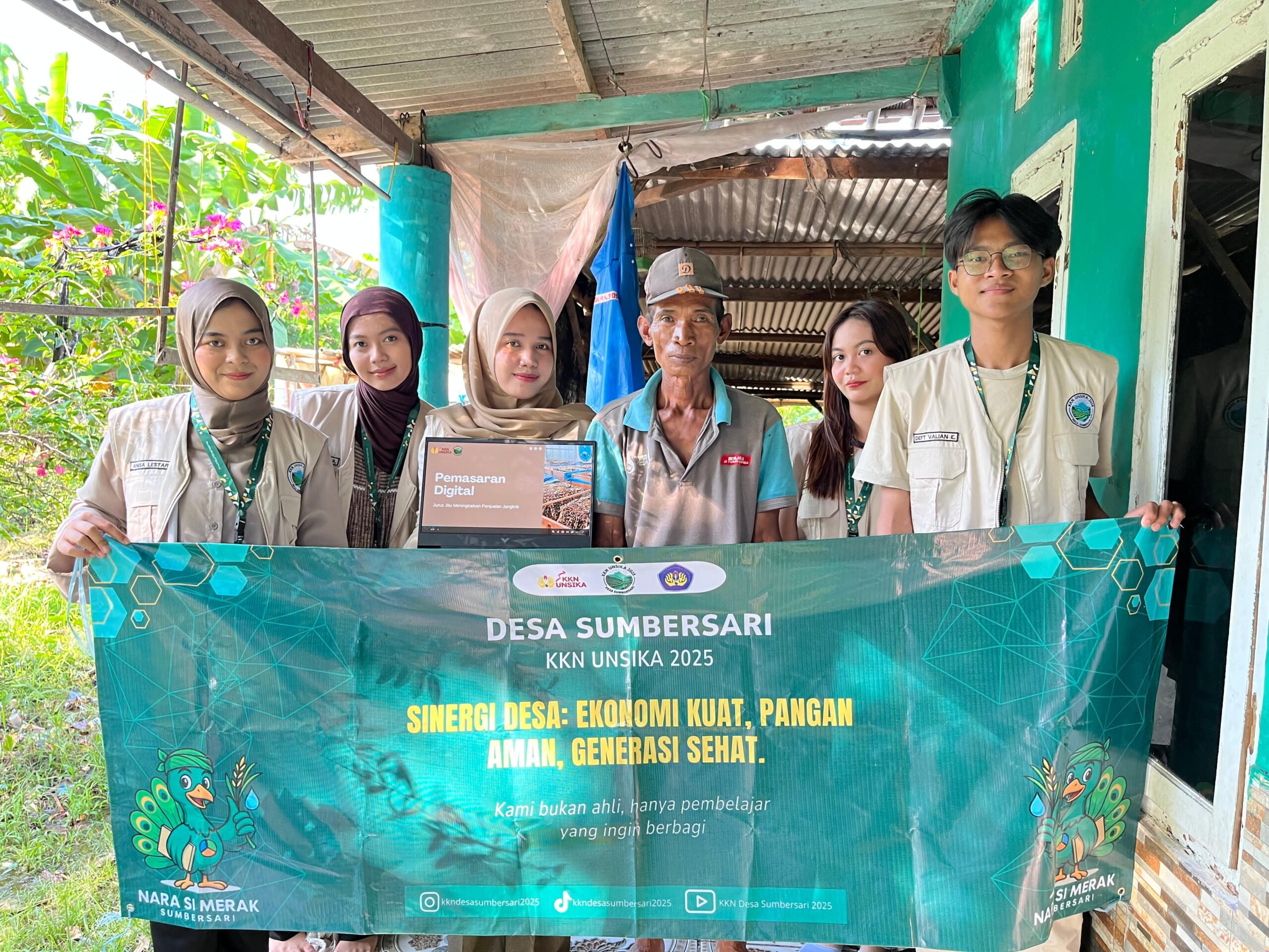 Mahasiswa KKN Unsika Desa Sumbersari Membantu UMKM Jangkrik, dengan Melakukan Sosialisasi Pasar Digital