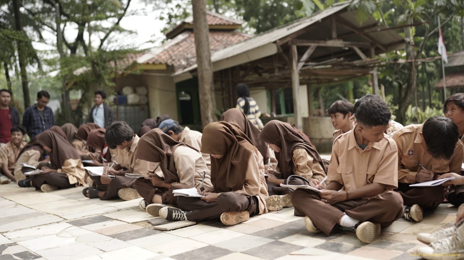 Tersisihkan, Ada Sekolah Tak Layak di Tengah Hutan Karawang