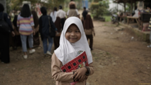 Suasana lingkungan sekitar yang menjadi bagian dari aktivitas pembelajaran siswa. (Dok. Himakom).