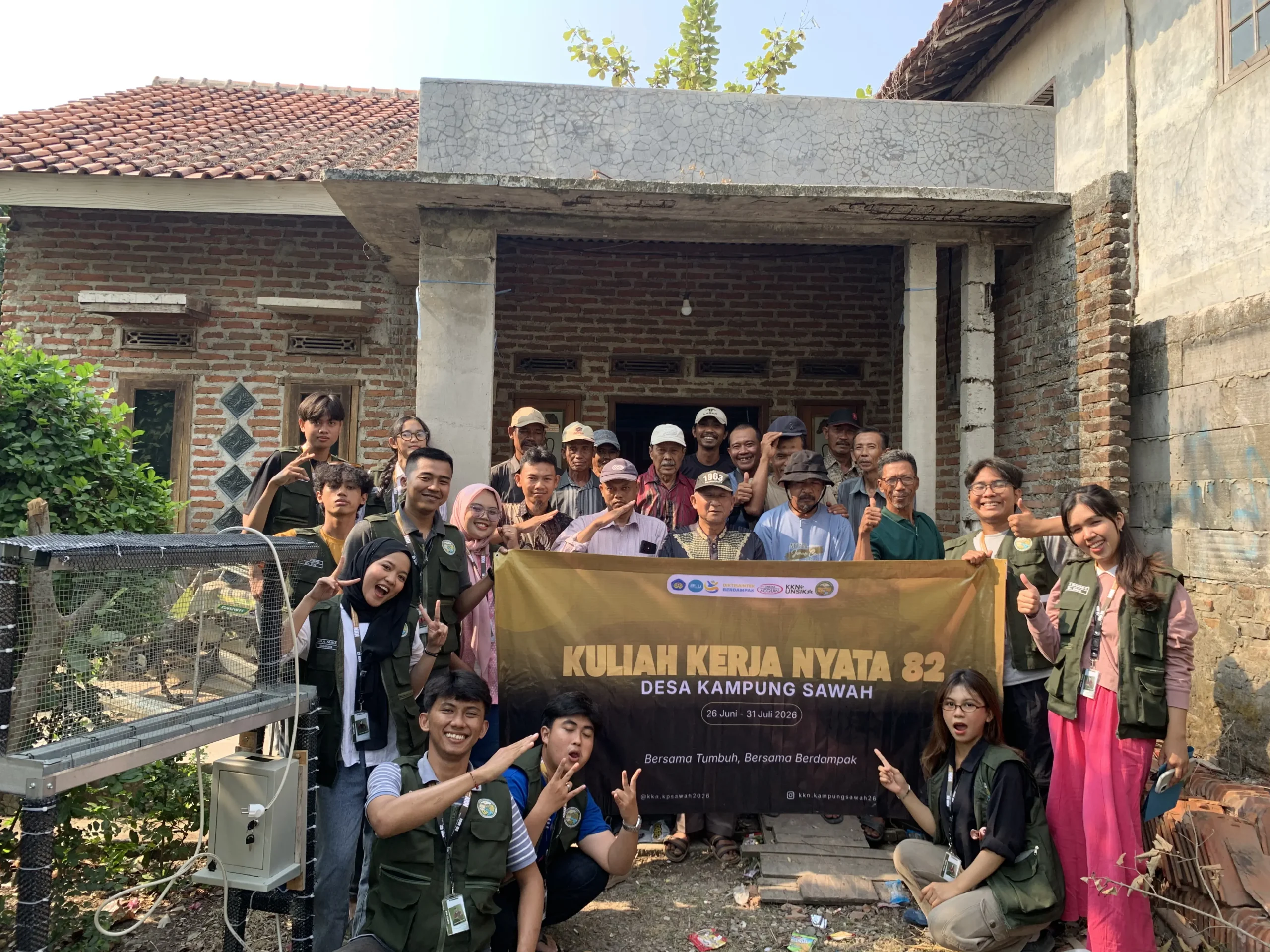Bukan Sekadar Teori: ‘Senjata’ Elektrik & Organik KKN UNSIKA Bebaskan Petani Kampungsawah dari Jerat Pestisida Mahal