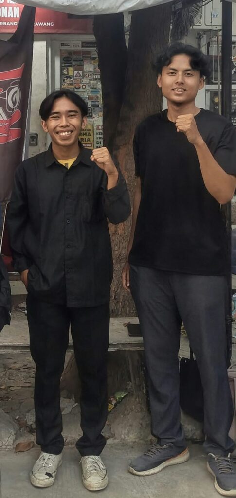 Handhika Maulidan dan Mochammad Rai Assyifa Qolbu, Ketua dan Anggota Lembaga Pers Mahasiswa (LPM) Unsika