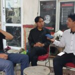 Tim Penulis melakukan wawancara dengan Handhika Maulidan dan Mochammad Rai Assyifa Qolbu, Ketua dan Anggota Lembaga Pers Mahasiswa (LPM) Unsika