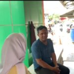 Tim penulis melakukan wawancara dengan Zainil, Owner warteg (Sumber: Dokumen Wartacana.com)