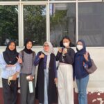 Proses foto bersama setelah proses wawancara bersama dosen Unsika, Tikkah Muslimah, S.KPm., M.I.Kom. (Sumber: Dokumen Wartacana.com)